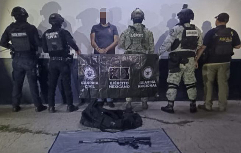 SSP y Defensa detienen a hombre con armamento en Operación Apatzingán