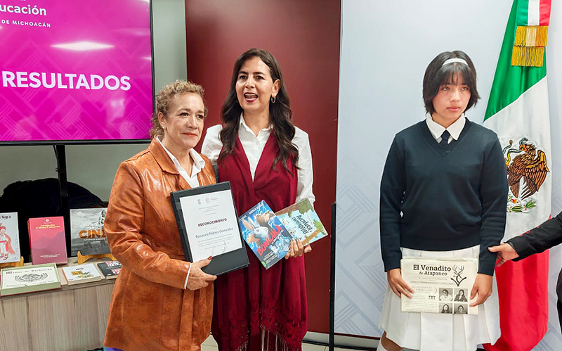 Reconoce Gabriela Molina una década del periódico escolar “El Venadito de Atapaneo”
