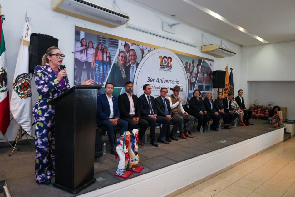 A sumar a más jóvenes en la construcción de una ciudadanía en paz, convoca Yarabí Ávila a estudiantes uruapenses