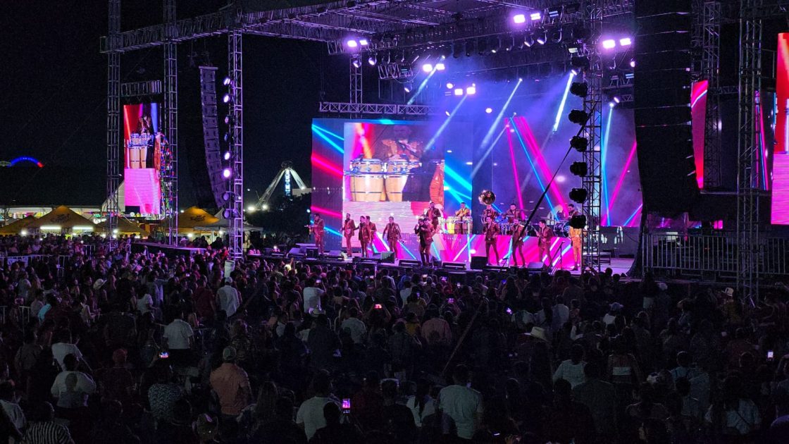 Feria octubrina vibra con Banda El Recodo y fortalece la economía local