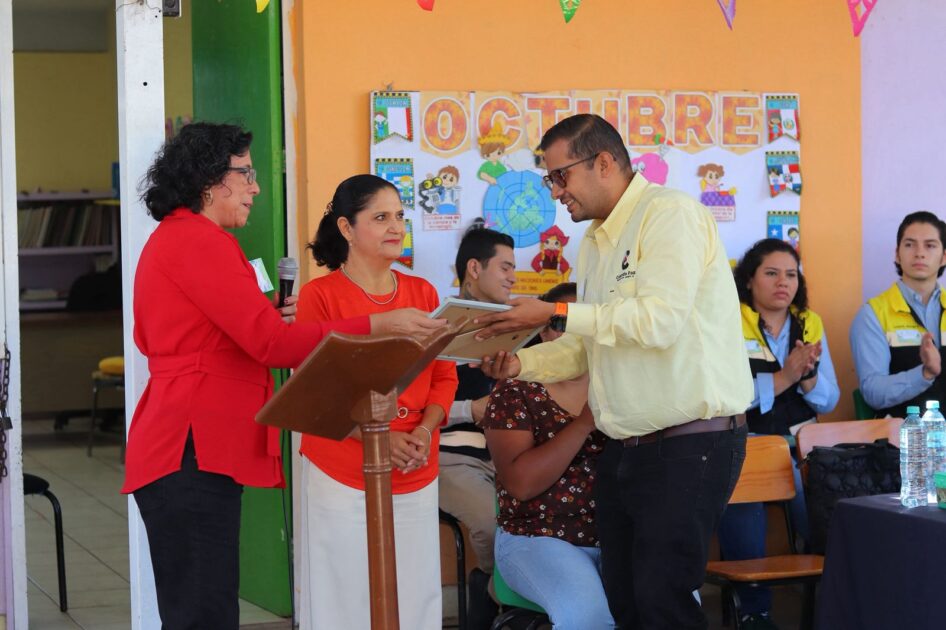 Invierte Conrado Paz en reconstrucción de jardín de niños María Montessori
