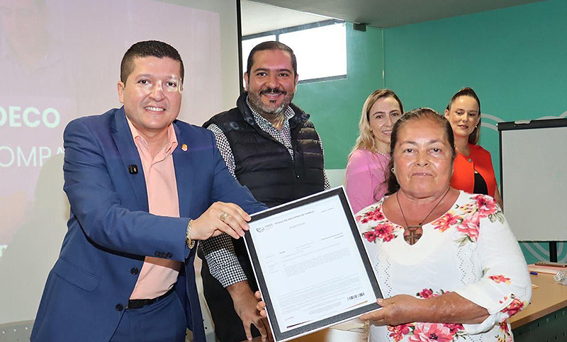 Vicente Gómez impulsa a mujeres emprendedoras del Distrito XIX