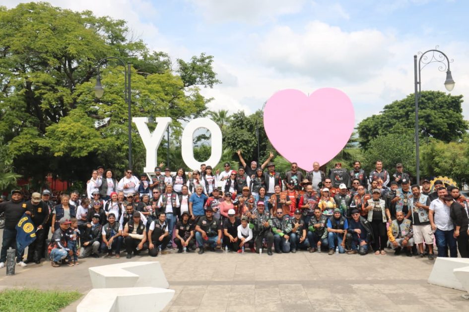 Fanny Arreola da la bienvenida a la Moto Fiesta 2025, encuentro que reunió a cientos de motociclistas