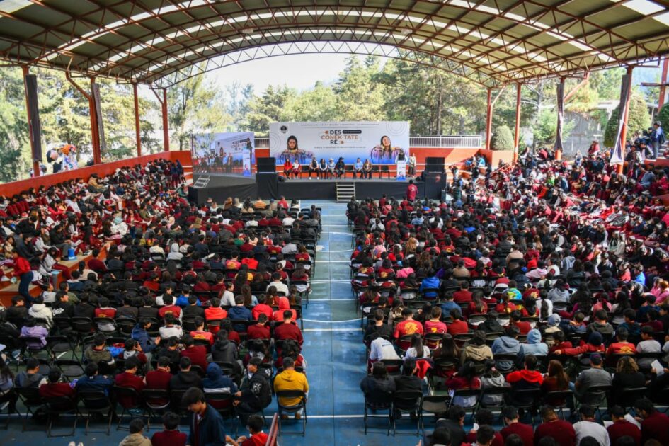 Julio Arreola impulsa la ciberseguridad en jóvenes de Pátzcuaro