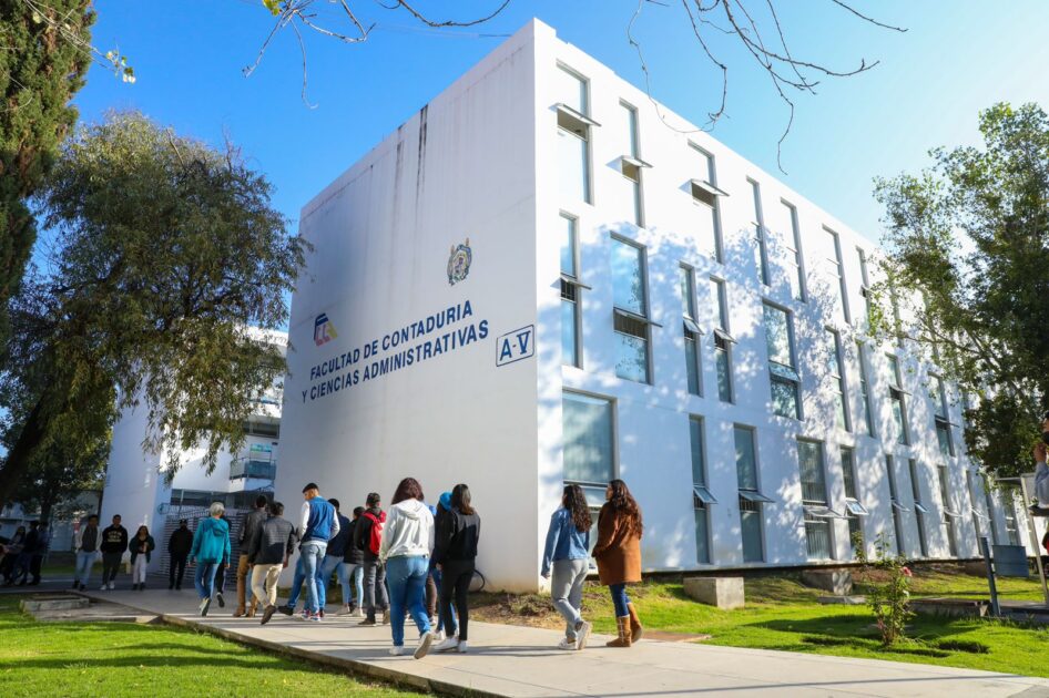 UMSNH pone al alcance de las y los egresados del área económico administrativa opciones para seguirse preparando