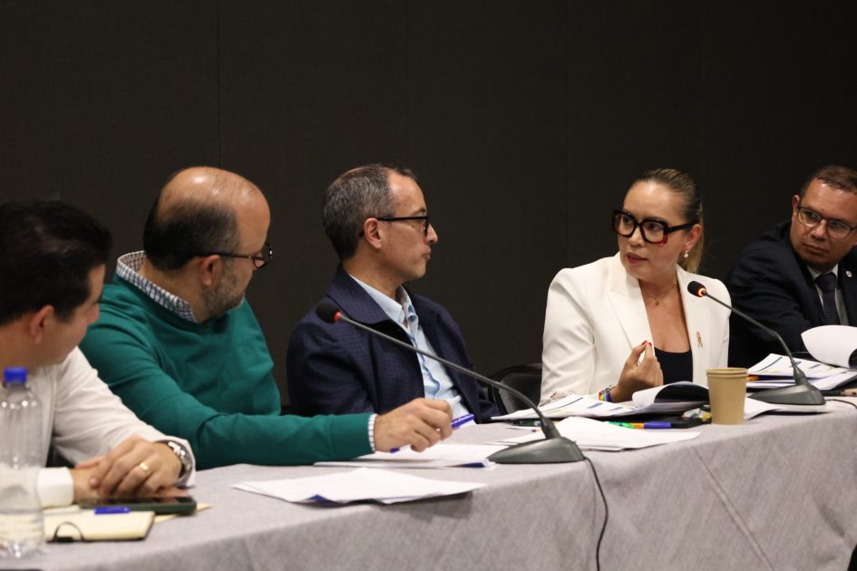 Yarabí Ávila participa en las Mesas de Diálogo del Plan Michoacán por la Paz y la Justicia; UMSNH plantea propuestas para abonar en la estrategia