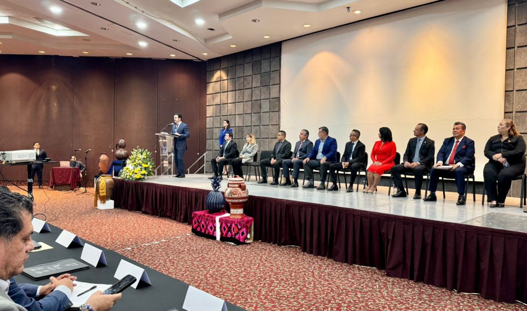 Yankel Benítez da bienvenida al Primer Encuentro Regional de Actualización para Magistrados