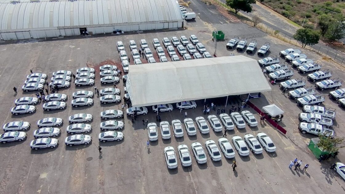 Ramírez Bedolla entrega 122 patrullas a municipios y corporaciones de seguridad