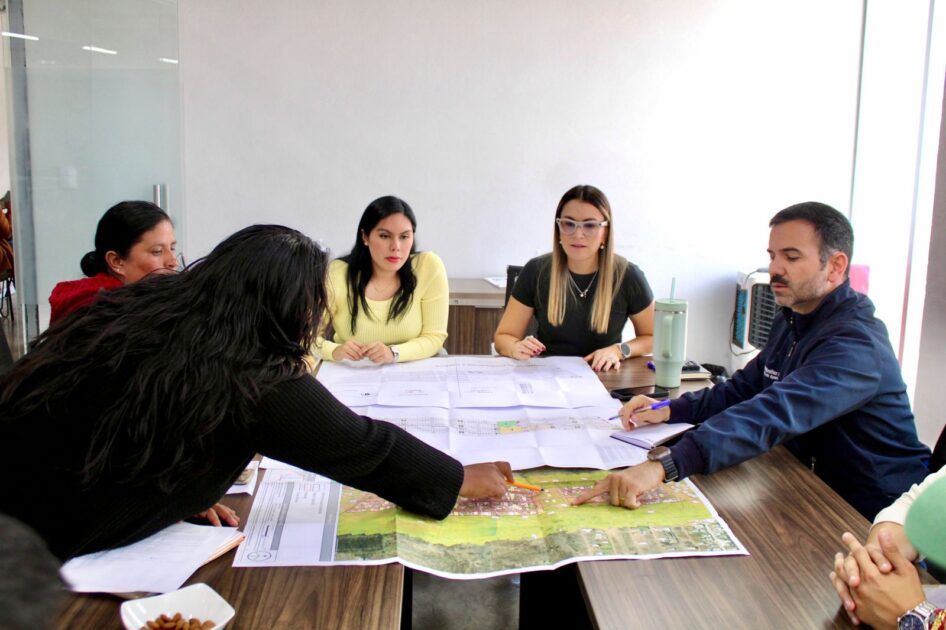 Yankel Benítez da seguimiento a proceso de regularización de colonia 13 de Abril