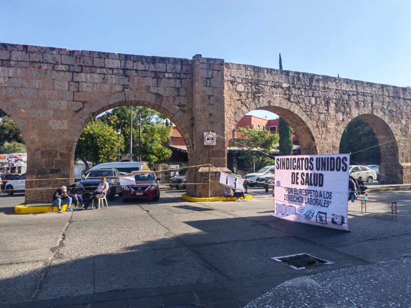 Sindicatos de Salud mantienen bloqueos en Morelia; exigen se cumplan prestaciones laborales
