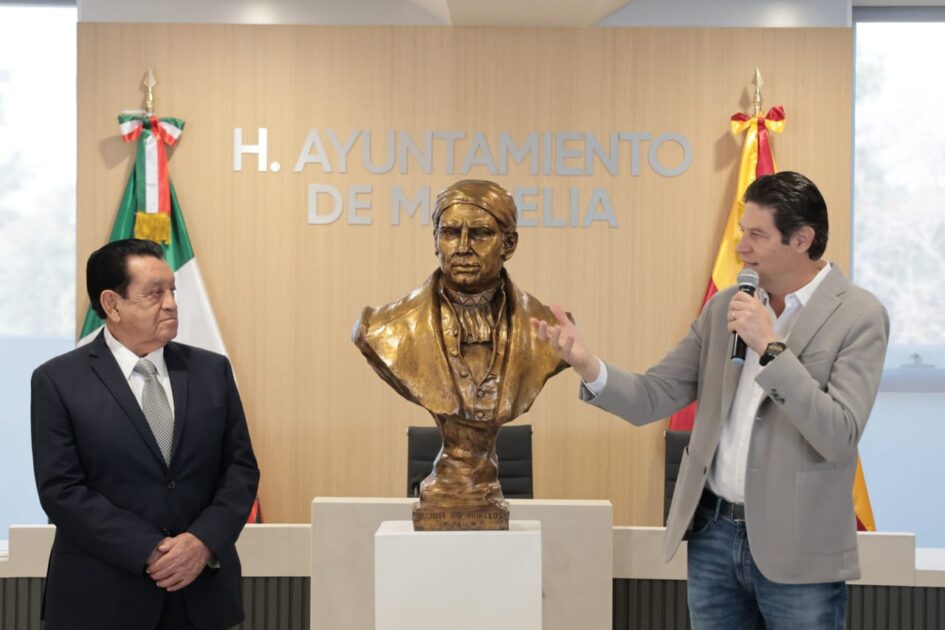 Devela Alfonso Martínez busto de Morelos que será colocado en el CAM