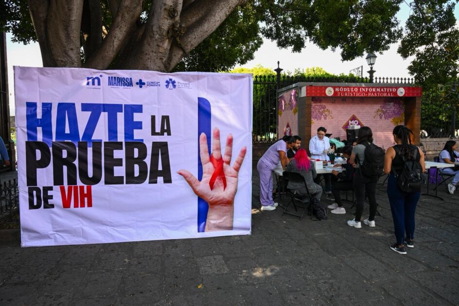 Marcha silenciosa por el Día Mundial del VIH/sida recorre el Centro de Morelia