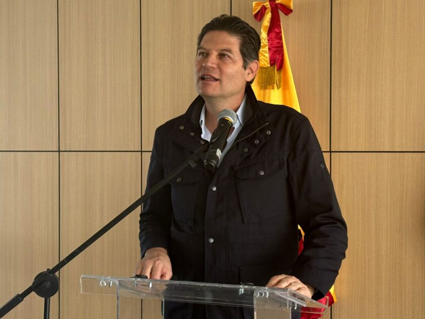 Atiende Harfuch peticiones de edil moreliano y propone ayuda.