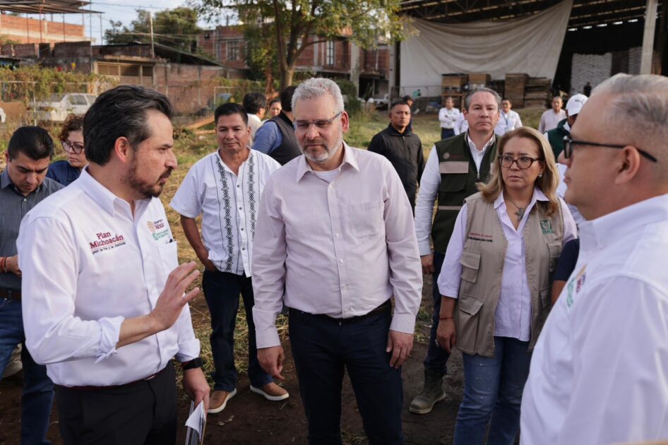 Bedolla y Zoé Robledo visitan predio para construcción de UMF en Nuevo Parangaricutiro