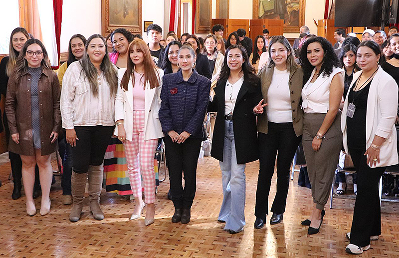 Hoy las mujeres podemos conciliar diversos roles y dar resultados: Brissa Arroyo