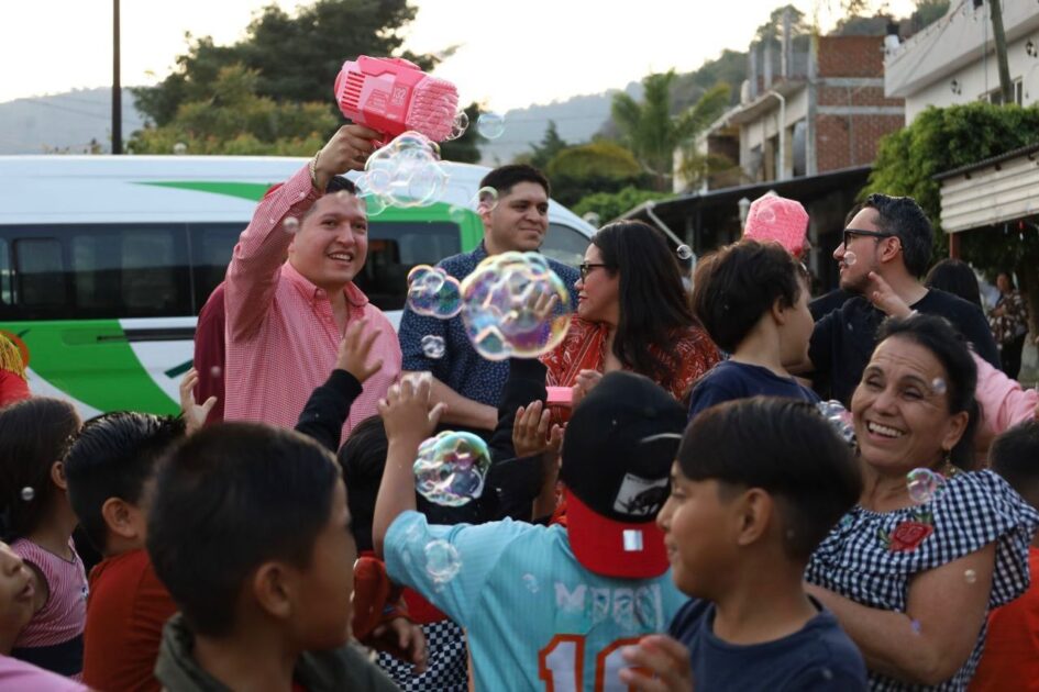 Acompaña Vicente Gómez a los Reyes Magos en convivencias en el distrito XIX