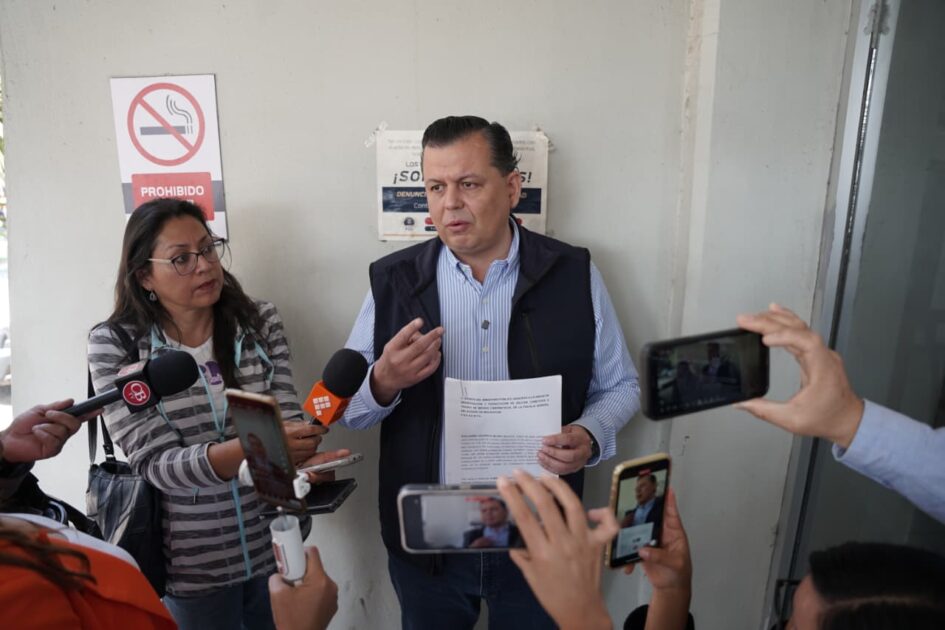 Guillermo Valencia denuncia a Leonel Godoy ante la FGE por supuestos daños al honor