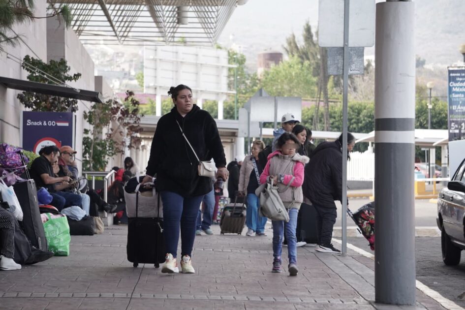 Gran actividad en la terminal de camiones, Despedidas y regresos marcan el cierre de la temporada vacacional